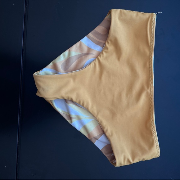 Seea Reversible Bikini Set - Picture 6 of 9